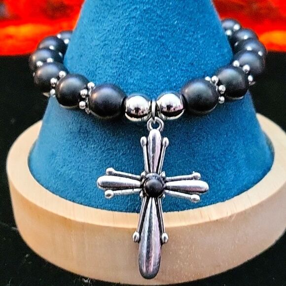 Black Cross ✝️ Stretch Beaded Bracelet  NWTags  Easter 🐇 🎁 Gift  Silverstone - Picture 1 of 3